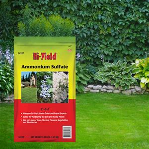 34177_Ammonium Sulfate 3.25 lb Bag Lifestyle Image